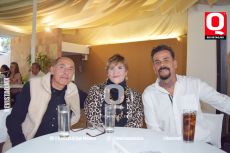 Gabriel Villegas, Julia Alba y Rodolfo Alba