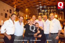 A   Víctor Sánchez, Chacho garcía, Fredy Ascencio, Sergio Márquez y amigos
