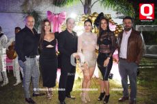 A   Adrian Peréz, Yudit de la Paz,,Fanny Torres ,Abel Arellano, Rubi Váldes y Rodrigo Marcochio