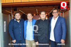 A   Los anfitriones son Philippe Defayes padre e hijo, en la imagén de revista Q con el Chef Fernando Peréz y Héctor Vázquez