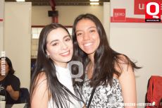 A    Ángela Padilla y Paola Campos