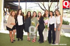 Alicia Gómez,  Alicia Escobar y amigas