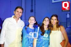 A    Eduardo Gómez,  Emma Gómez, Lucia Pesquera y Jessica Gómez