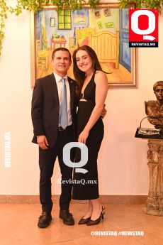 Lic. Alejandro Palomino y Regina Jiménez
