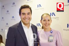Lic. Daniel Sánchez Morales, Director General de Hospital Ángeles León y Lorena Murillo