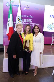 Herlinda Ruiz, Claudia Escuder y Rosa Isela Ramírez.