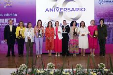 Juan Mauro González, Claudia Escuder, Marcela Samano, Grecía Guevara, María Esther Santos, Ivón Padilla, Ale Gutiérrez, Carmen Palacios. Rosa Isela Ramírez, Yuritxy Bedolla y Rosario Corona.