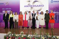 Juan Mauro González, Melanie Murillo, Marcela Samano, María Esther Santos, Ivon Padilla, Adriana Rodríguez, Ale  Gutierrez. Bety Ovando, Rosa Isela Ramírez, Rosario Corona y Lety Venegas