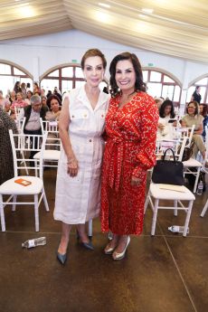 Marta Sahagun y María Esther Santos de Anda.