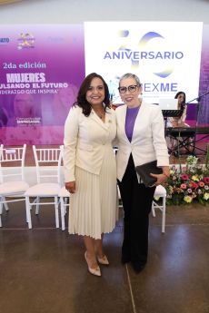 Rosa Isela Ramírez y Alejandra Reynoso.