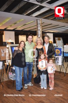 Claudia Aranda y Luis Alvárez y familia