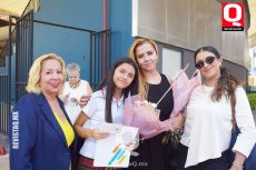 Isabella Torres acompañada de su familia