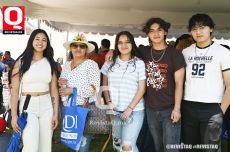 Giselle Salas, Roxana Viveros, Michelle Salas, Johan Salas y Ari Salas