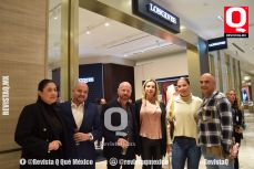 Federico Alcalá, Laura Flores. Etna Alba y José González con amigos