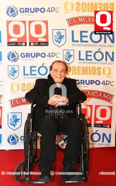 Mauricio Herrera brillante músico y comediante en los Premios de la revista Q