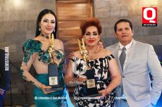 Fany Torres, Doña Chole de Torres y Tony Torres
