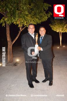 El Lic. Cristopher Saucedo y Lic. José Luis Zuñiga