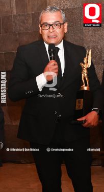 Lic. Denny Méndez y su Premio Q