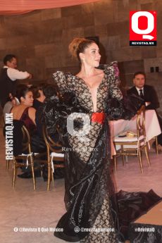 Elegante Verónica Magaña