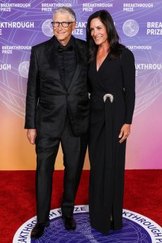 A    Bill Gates, cofundador de Microsoft, y su novia Paula Hurd