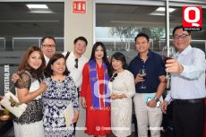 Katrina Dañganan y familia de Filipinas
