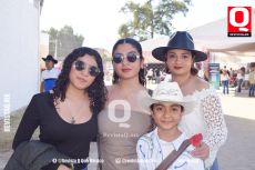Mariana Peréz,  Estefania Peréz,  Sara Peréz y Brenda Arellano