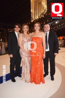 Carlos Gutiérrez,  Dora Hernández,  Ale Gutiérrez y Acasio Gutiérrez