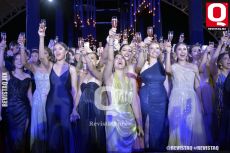 A   Durante el brindis, foto revista Q