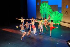 Casi 60 brillantes  estudiantes de distintas carreras protagonizaron el primer musical