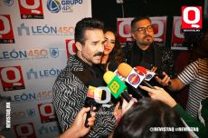 El guapisimo actor José Ron