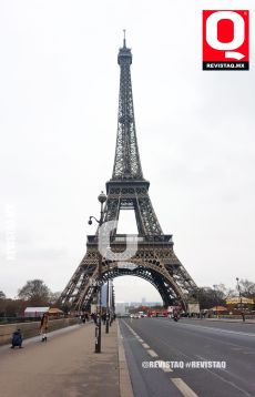 A   La parisina torre es el símbolo de la ciudad de la luz