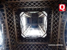La Torre Eiffel desde una perspectiva ascendente