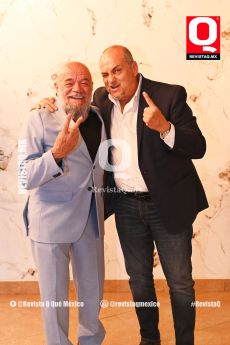Alfonso Ruiz y  el show-man Tony Mejia