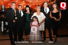 Lic. Christopher Saucedo y familia..
