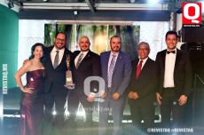 Recibiendo el premio Q, Víctor Soto