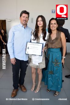 Francisco Alvarado, Victoria Alvarado y Claudia Flores