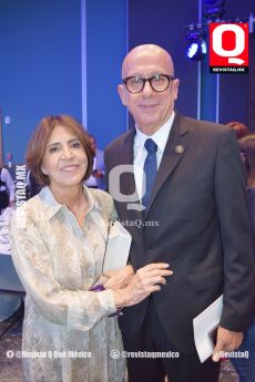 Éctor Jaime Ramírez Barba y Sra.