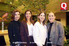 A   Mónica Jurado,  Erika Jurado, Ale Jurado y Gely Jurado