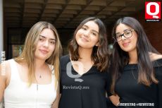 A   Paulina Becerra,  Anett Vázquez y Dulce Soria
