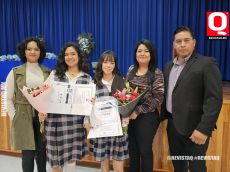 María Fernanda Martínez Rodríguez y Paulina Martínez Rodríguez en familia