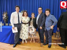 Ricardo Barajas y familia con Sor Ángeles De la Vega