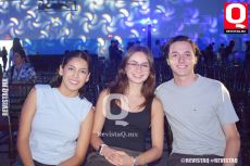 A   Thalia Huato, Estefania Uriarte y Juan Paulo Portugal