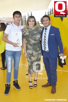 Omar Mares, Gisela Torres y Omar Mares