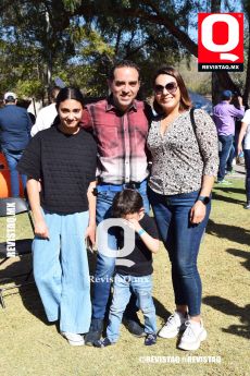 Sofía Muñoz, César Muñoz, Dante Muñoz y Fabiola Luna