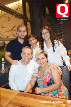 José Manuel Rodríguez, Manuel Rodríguez,  Santiago Rodríguez,  Verónica Cárdenas y Andrea Rodríguez