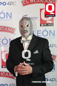 El Hijo del Santo  en la alfombra roja de los Premios de la revista Q