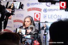 Ivonne Montero muy atenta con los medios de comunicación