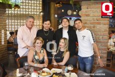 A   Luz Ma Lozano y familia en La Vaca Argentina