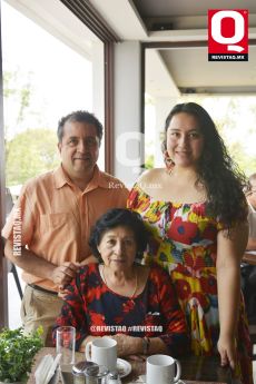 Mauricio Pascali, Aurora  Ramírez  y Toñita Ontiveros
