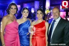 A   Erika Jurado, Sofía Padilla, Alejandra Vázquez y Fernando Padilla